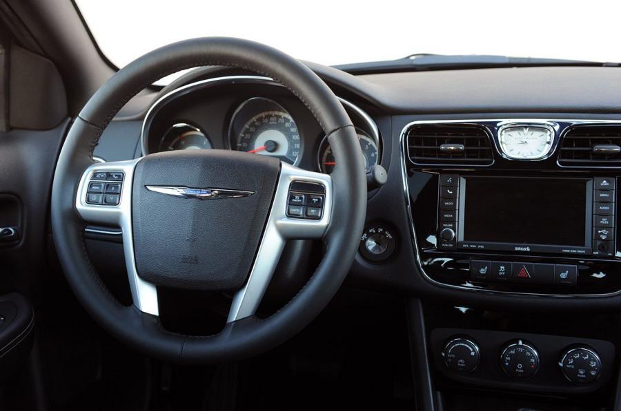  Chrysler 200 2011 года  (фото 33 из 122)